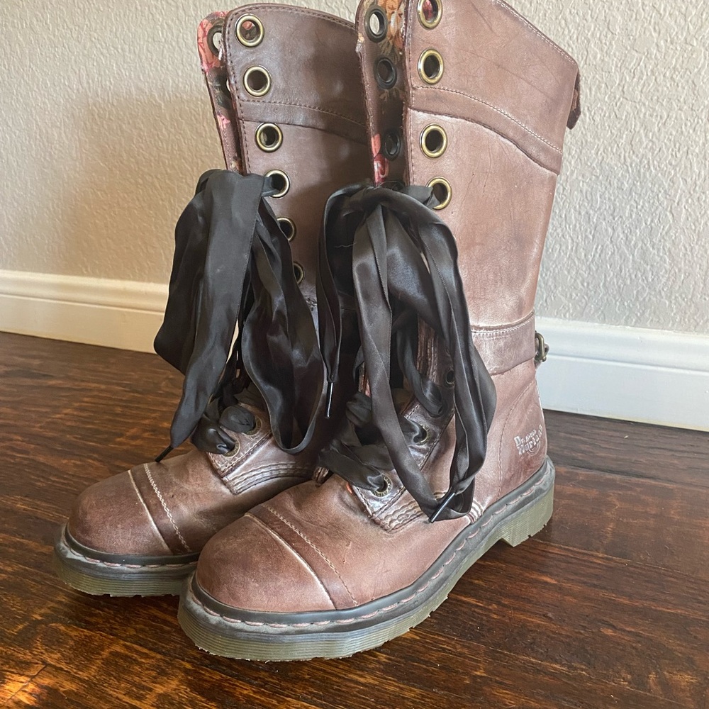 Doc Marten Triumph boots size US 6